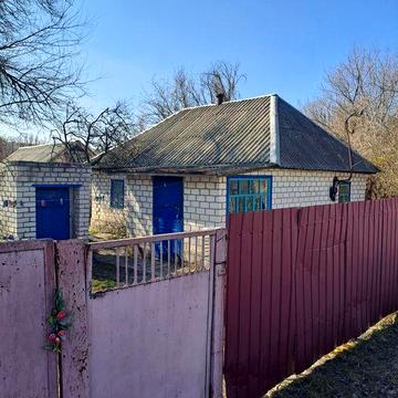 Продам небольшой дом с большим участком земли