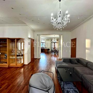 Предславинська вул., 30