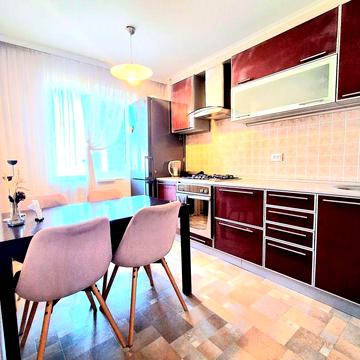 Оренда видової 3 к. квартири р-н  Dnipro Plaza