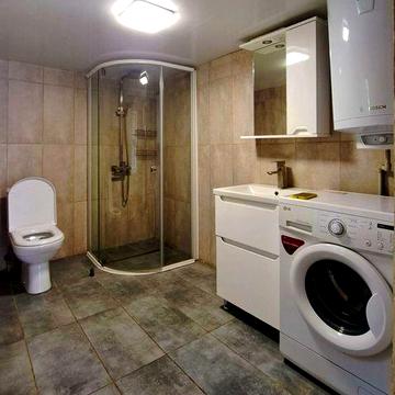 Газифікований невеликий Будинок, з гостьовим будиночком зі зручностями