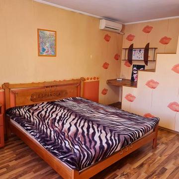 Сдам квартиру в частном доме .