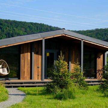 Оренда будинків з територією біля Ужгороду. Басейн/чан/сауна/альтанка