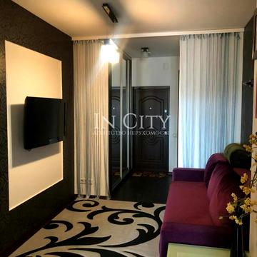 Саперно-Слобідська вул., 22