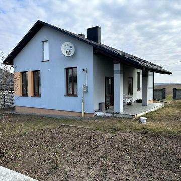 Продаж будинку з ремонтом біля міста