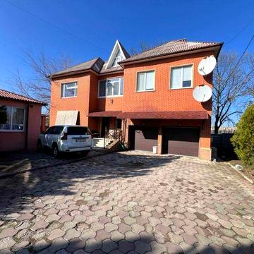 Продам дом  в центре Чугуева, 230 кв м ,2 этажа,9 соток