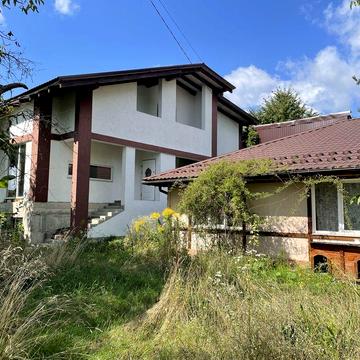 Продам 2 будинки на земельній ділянці 17.5 соток