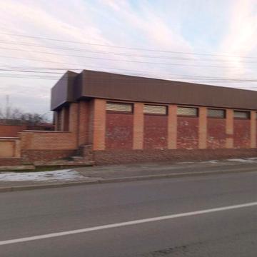 Дом-удачная локация и ремонт на Ваш вкус.