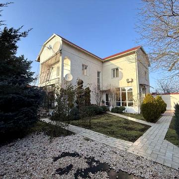 Продажа шикарного дома 300м2, район парка народный сад