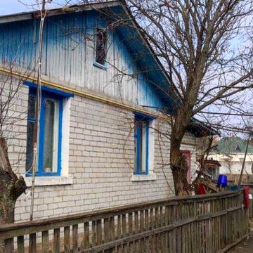 Продам 1/3 будинку селище Короп Чернігівська область