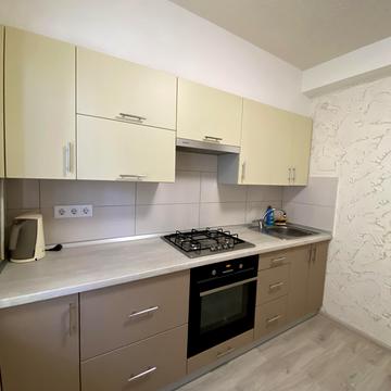 Романа Ратушного вул. (Волгоградська), 3