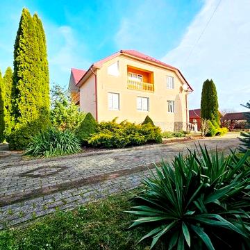 Продається добротний цегляний будинок на околиці м.Стрий...