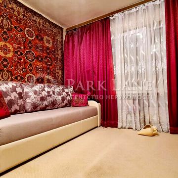 Вячеслава Чорновола вул., 10