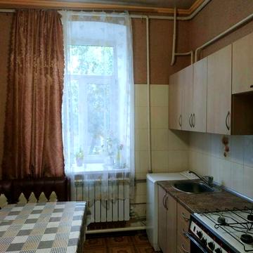 Продам 1 ком. квартиру (метро Заводская, автоном. отопл., 1 этаж)