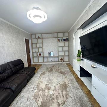 Продаж 3-кімнатної квартири по вулиці Івана Дзюби 12