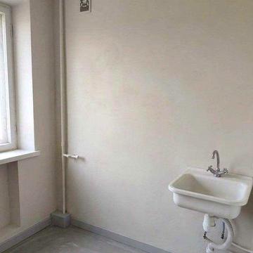 В Харкові (Харькове) продам квартиру під Ваш ремонт.