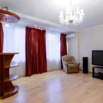 Без комісії,Довготривало 3 к, світло 24/7. вул. Володимирська 51/53