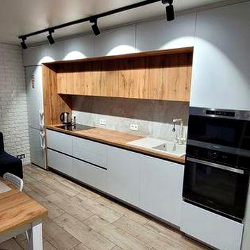 Продам видовую 2к. кв. Центр