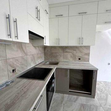 Продам 2 кімнатну квартиру на Молдованці !