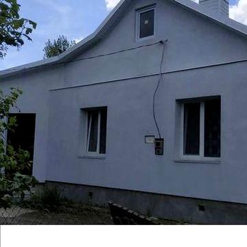 1/2 добротного будинку в гарному місці з розвинутою логістикою