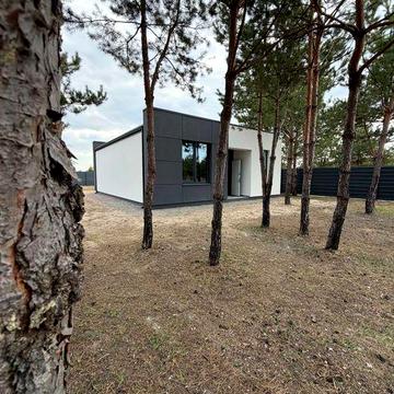 Окремий одноповерховий цегляний будинок в лісовій локації!