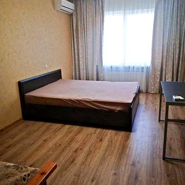 1 кімнатна квартира, вул. Григорія Ващенка 5, метро Осокорки.