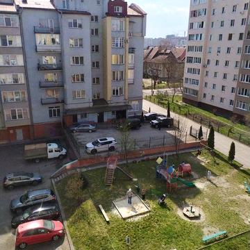 Продаж 3кім. квартири з частковим ремонтом в обжитому будинку!