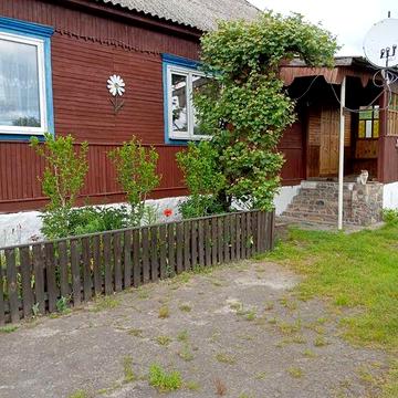 Продам квартиру в будинку в місті Олевськ зі зручностями, поряд атб, в