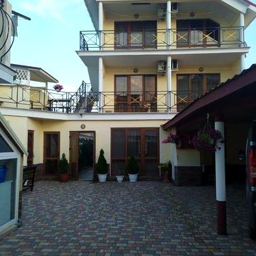 В продаже отель на берегу моря в Затоке