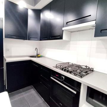 Бакинська вул., 30