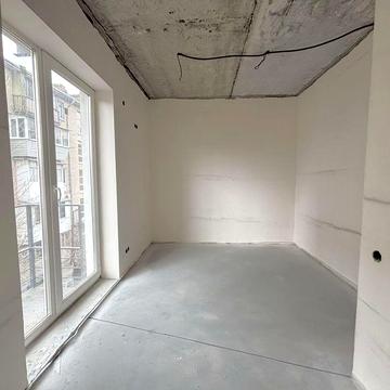 1к квартира 35м2. Частичный ремонт. Продам на Драгоманова