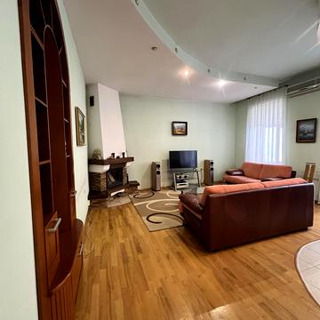 Велика Васильківська вул. (Червоноармійська), 89