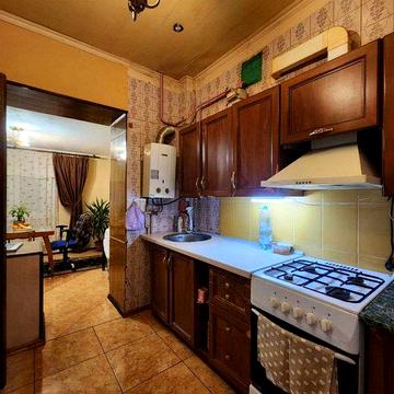 Продам 3 кімнатну квартиру на Слободці, вул. Різдвяна !