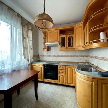 оренда 3 кім. тепла,  Глушкова 35,  до метро смт Теремки хвилина пішки