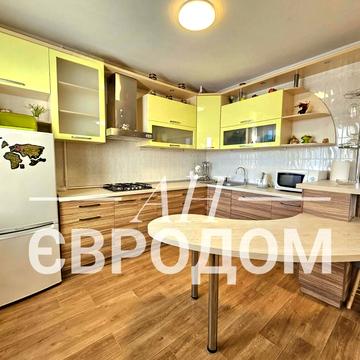 Очаківська вул., 82