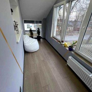 Сковороди парковка під вікнами або продам