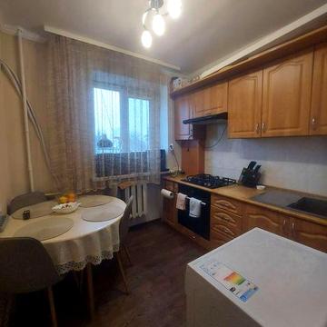 Продається двокімнатна квартира в районі Ощадбанку