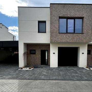 Просторий боковий таунхаус 135 м² у закритому котеджному містечку