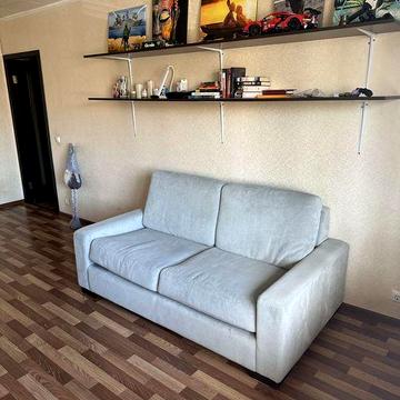 Здається 3-кім.Чоколівський бульвар 37, можна з тваринами.