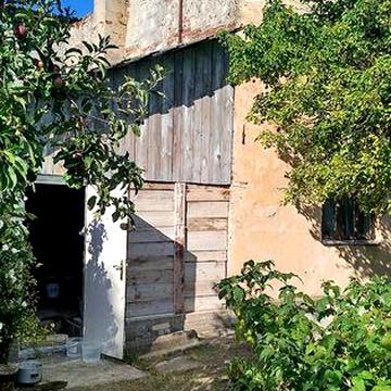 ПРОДАЖ ВІД ВЛАСНИКА.Продам дачу у центральній частині Радехова Шептиць
