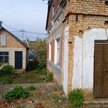 Продаж будинку  з великою садибою