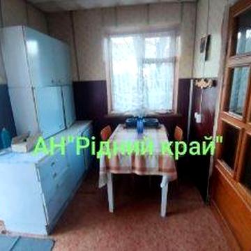 Дешево продається капітальна 2 пов. цегляна дача з ділянкою .