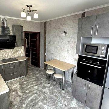 Продається 1-кімнатна квартира з видом на парк у Києві! Без комісії!