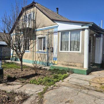 Будинок в с.Молодіжне з великою ділянкою