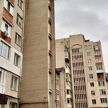 Продаж 2К квартири на вул Зацепи