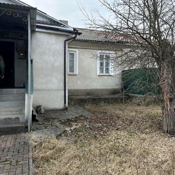 Продається частина будинку з окремим подвірʼям р-н Підзамче