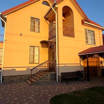 Продам дуже гарний і своєчасний будинок для сімʼі в передмісті Херсона