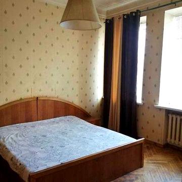 Шулявка, трикімнатна на Довженка