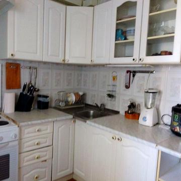 Ревуцького 11 а ( метро Харківська 7 хв .їхати)