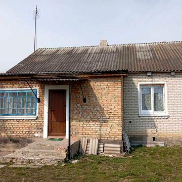 Продам приватний будинок з земельною ділянкою