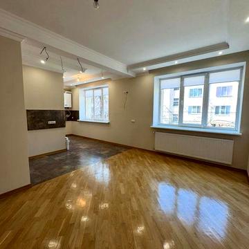 Продаж просторої квартири з ремонтом| центр м.Луцьк